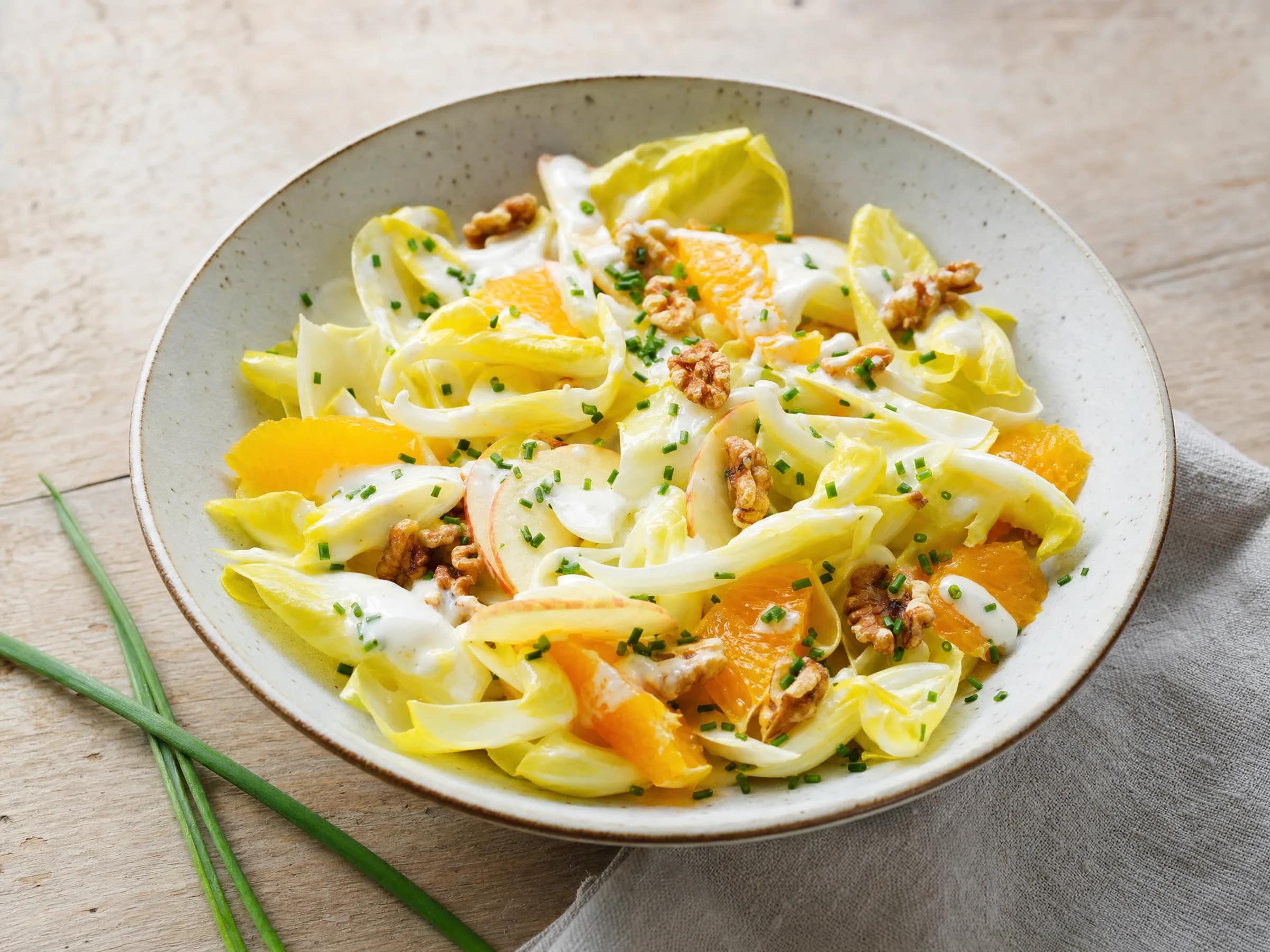 Chicorée Salat mit Orange und Joghurt-Dressing