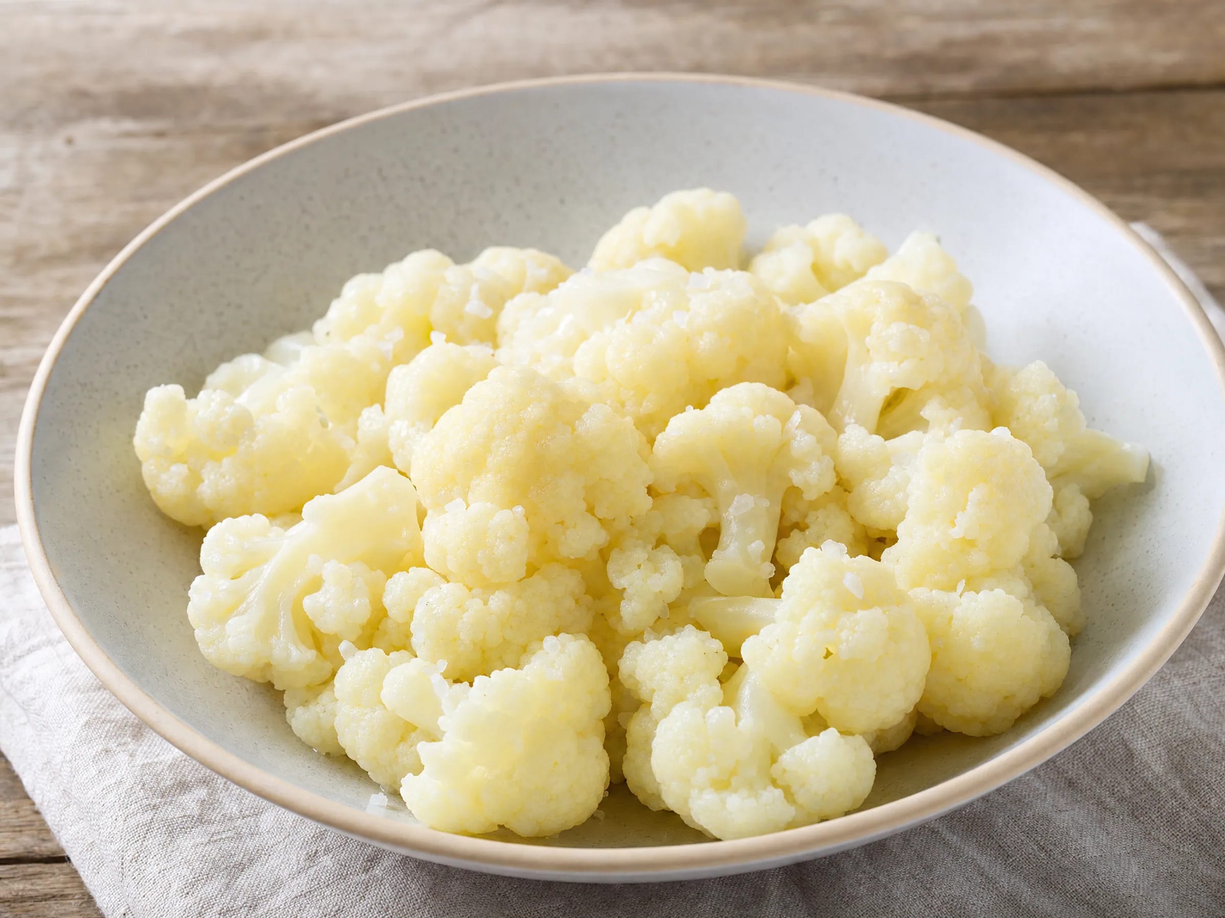 Blumenkohl kochen im Topf – bissfeste Röschen ohne Matsch fertig angerichtet