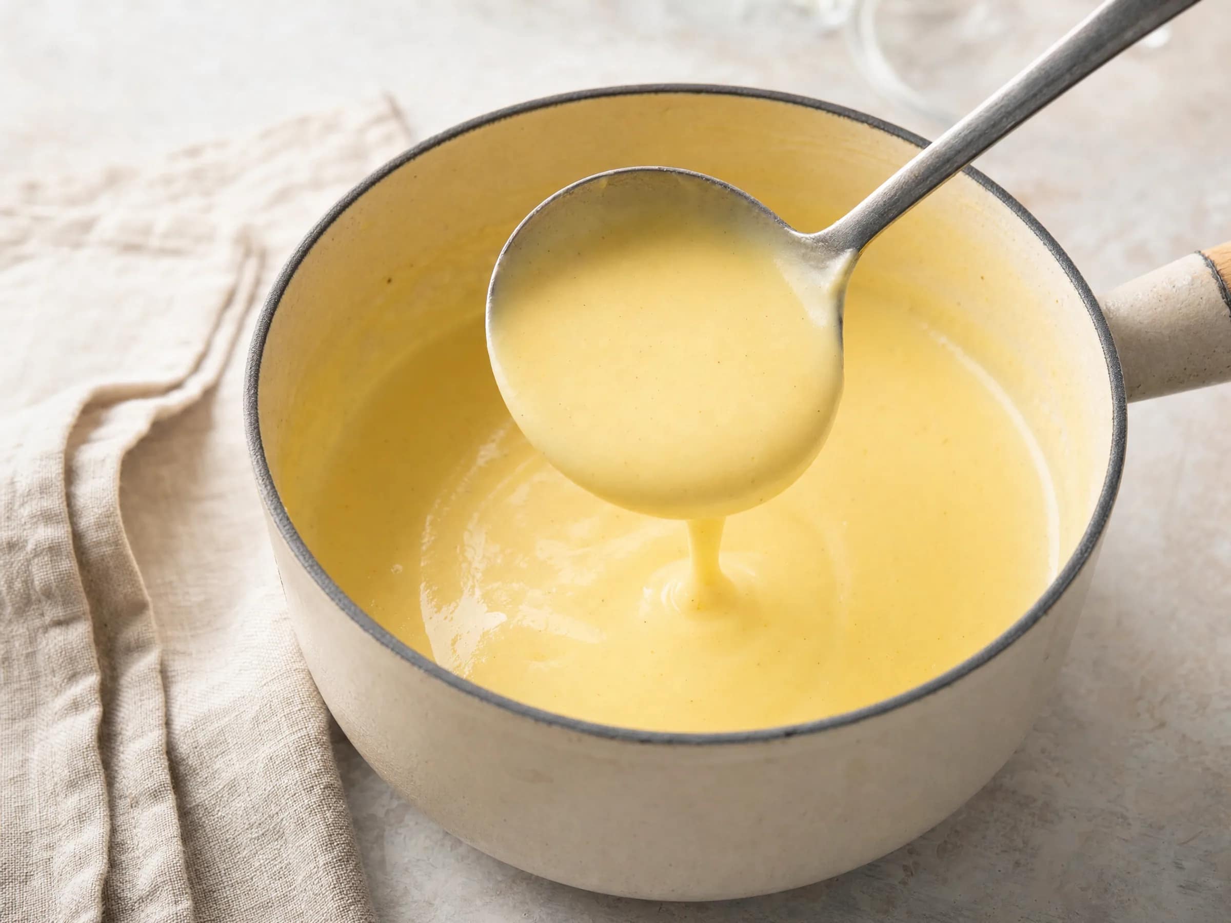 Käsesoße Grundrezept mit Gouda
