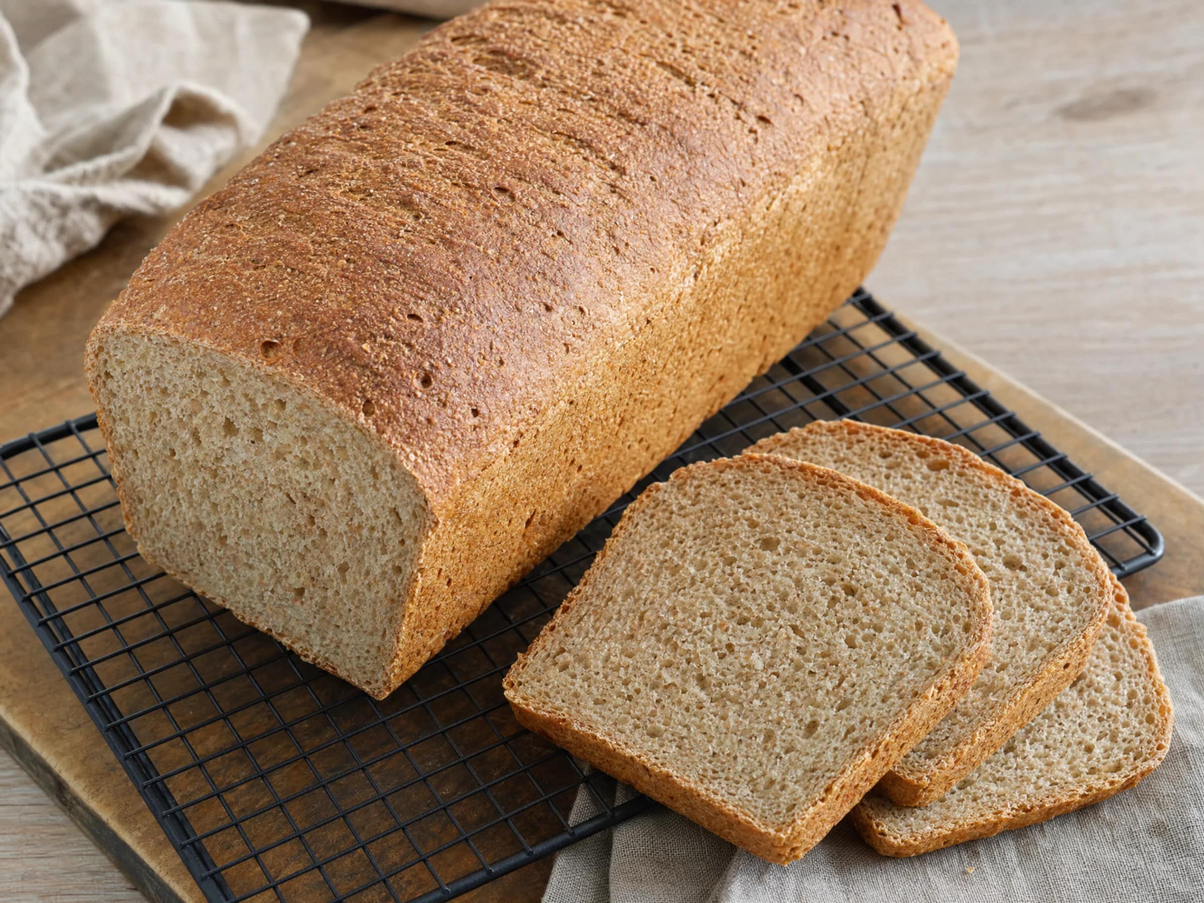 Saftiges Dinkelbrot mit Trockenhefe aus der Kastenform